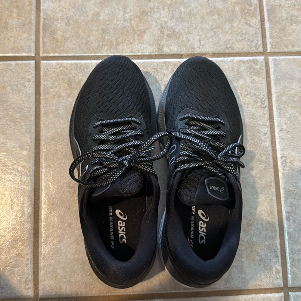 ASICS Women’s Gel-Kayano 27 Black Running Shoes
Size 7 1/2– Great condition